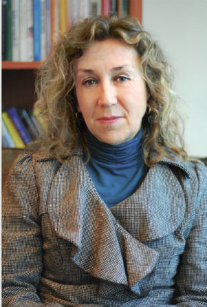 Registered Psychologist and Psychodynamic Therapist in Vancouver B.C., Dr. Loraine McCulloch headshot